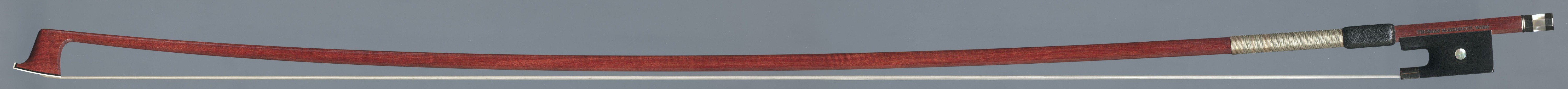 THOMAS M. GERBETH, WIEN – Modell Peccatte, goldmontiert, Ebenholzfrosch, geteiltes Beinchen, runde Stange (Beispielfoto).