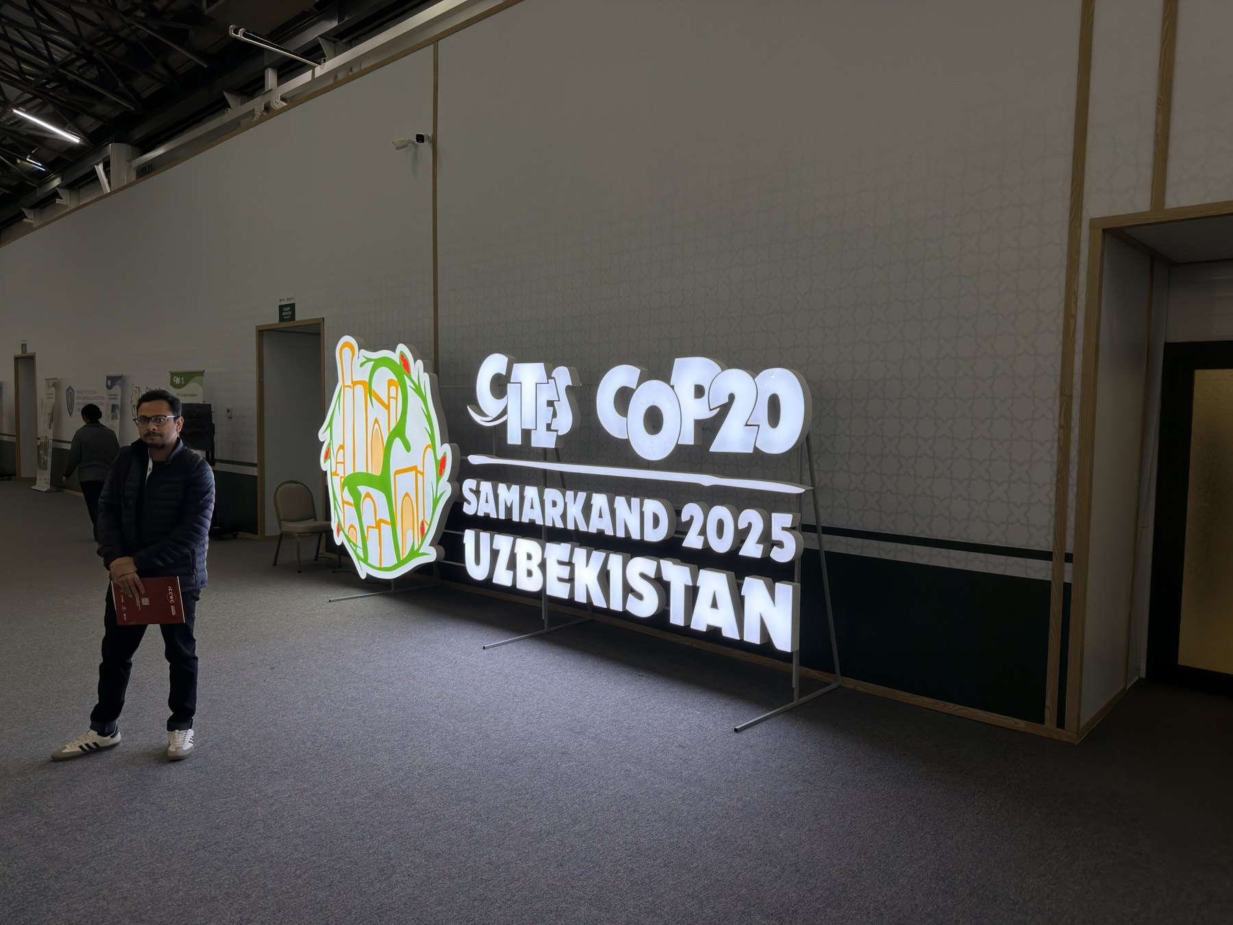 Beschilderung der CITES CoP20 in Samarkand 2025.